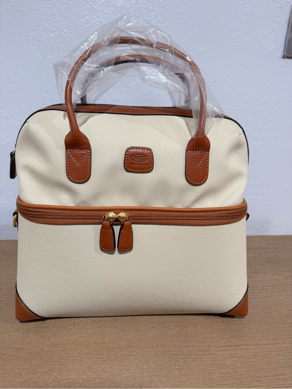 Bric’s Firenze Train Case - Cream with Tan Trim - Picture 2 of 10